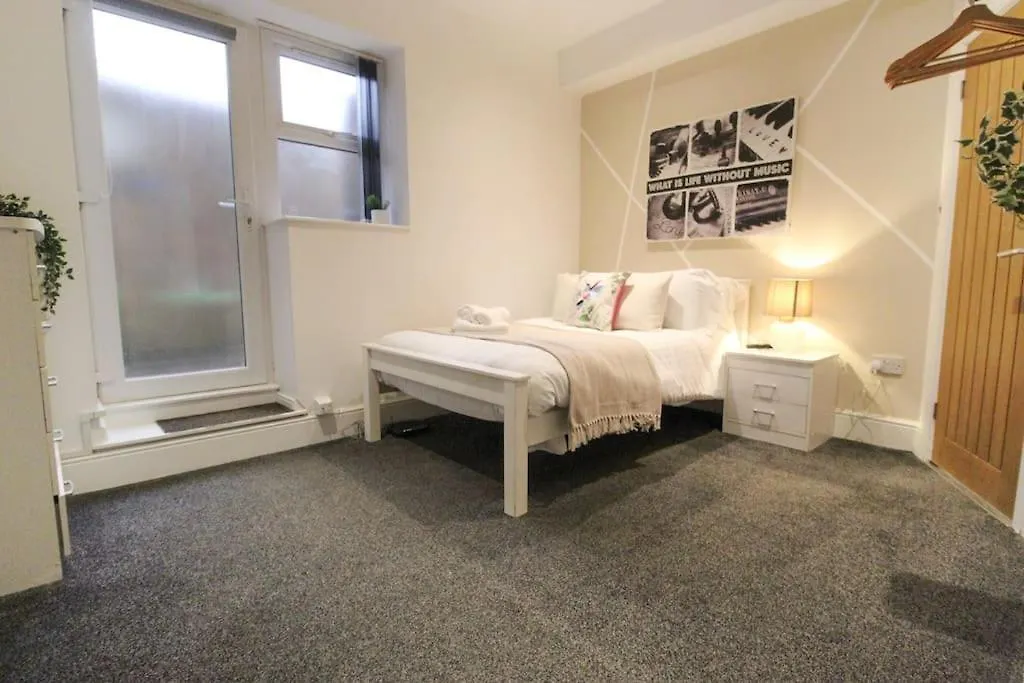Spacious 1 Bed Apartment 1 Minute Walk From Square Nottingham