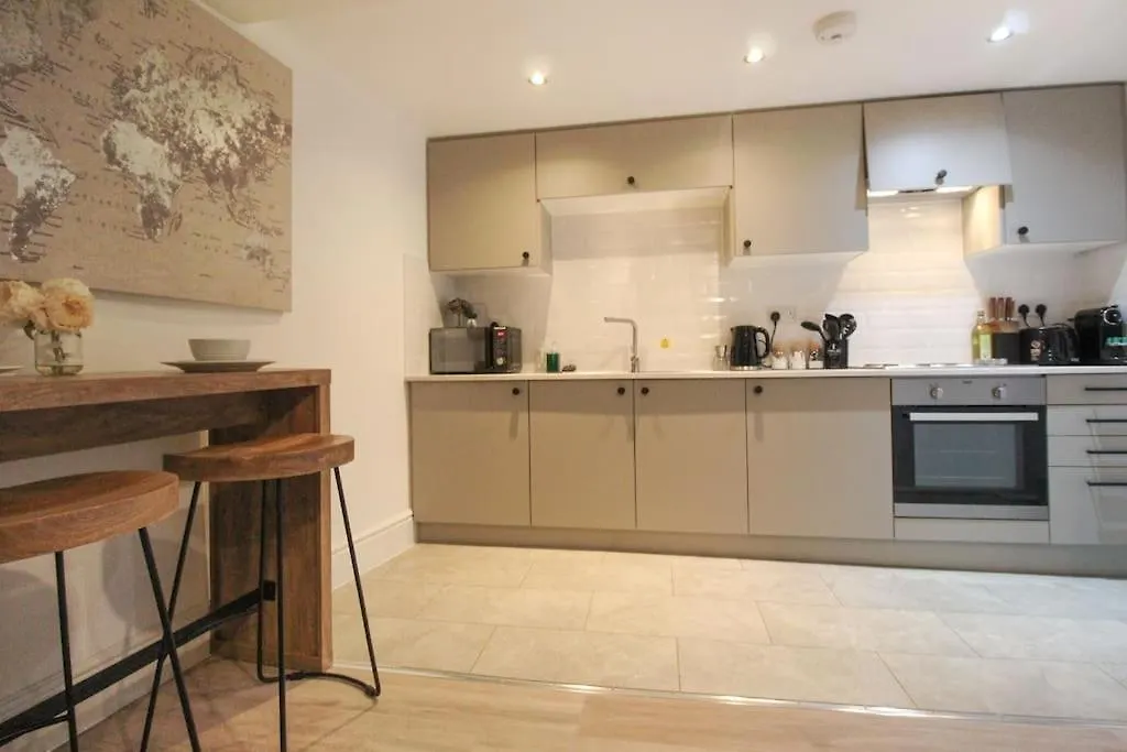Spacious 1 Bed Apartment 1 Minute Walk From Square Nottingham