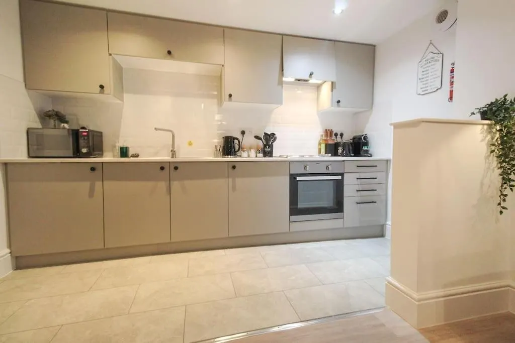 Spacious 1 Bed Apartment 1 Minute Walk From Square Nottingham 0*,  Wielka Brytania