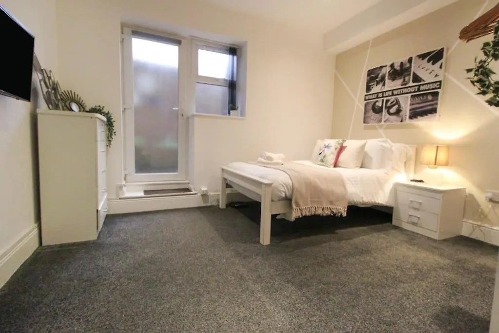 Spacious 1 Bed Apartment 1 Minute Walk From Square Nottingham