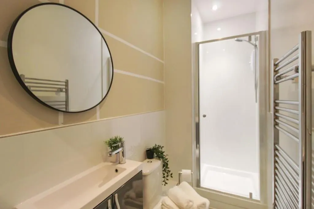 Spacious 1 Bed Apartment 1 Minute Walk From Square Nottingham