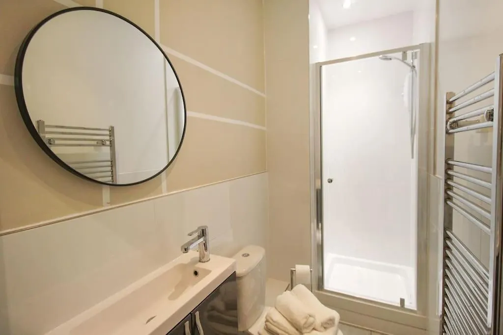 Spacious 1 Bed Apartment 1 Minute Walk From Square Nottingham